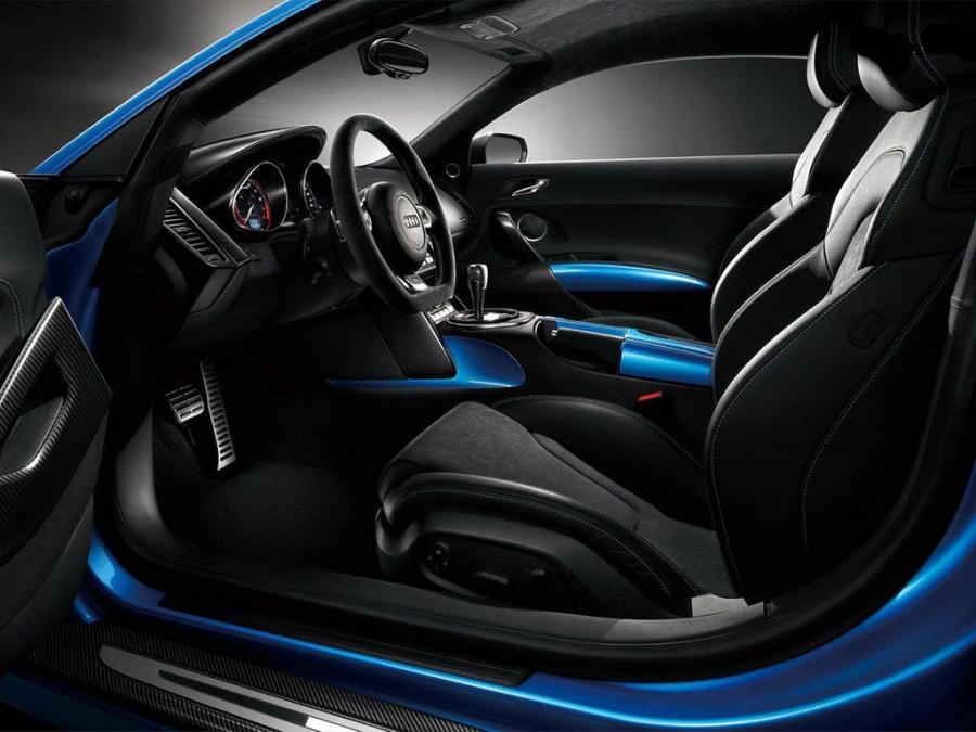 Интерьер Audi R8 China Edition 2012 года  (фото 2 из 2)